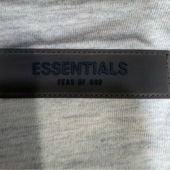 Fear of God Essentials Light Oatmeal Short Sleeve T-Shirt Size XL NWT - Picture 4 of 7